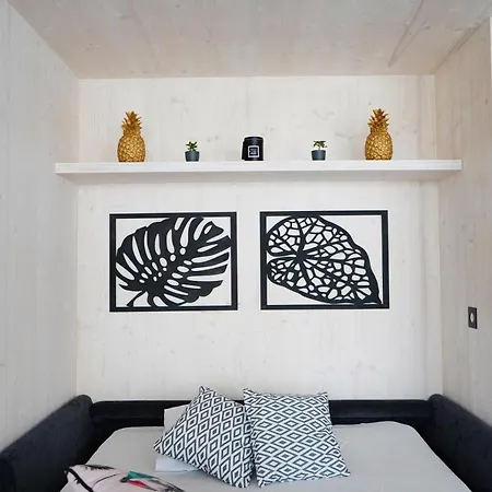 Semesterbostad Boutique Style Eco-beachhouse, Private Jacuzzi *