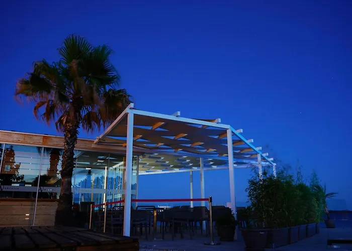 Semesterbostad Boutique Style Eco-beachhouse, Private Jacuzzi *