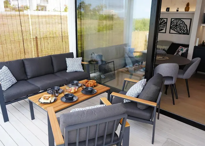 Boutique Style Eco-beachhouse, Private Jacuzzi Semesterbostad Privlaka (Zadar)