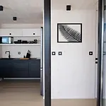 Boutique Style Eco-beachhouse, Private Jacuzzi *