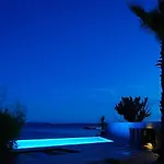 Boutique Style Eco-beachhouse, Private Jacuzzi *