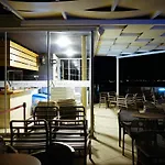 Boutique Style Eco-beachhouse, Private Jacuzzi Ferienhaus *