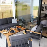Boutique Style Eco-beachhouse, Private Jacuzzi Ferienhaus Privlaka (Zadar)