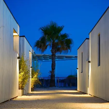 Boutique Style Eco-beachhouse, Private Jacuzzi 펜션 프리블라카