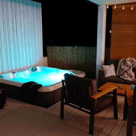 Holiday home Boutique Style Eco-beachhouse, Private Jacuzzi
