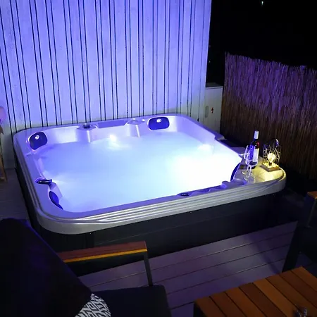 펜션 Boutique Style Eco-beachhouse, Private Jacuzzi