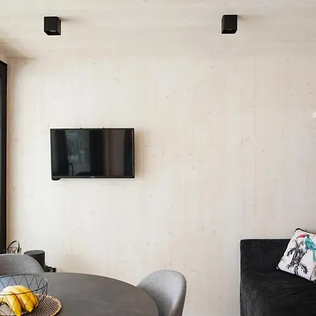 Boutique Style Eco-beachhouse, Private Jacuzzi 프리블라카