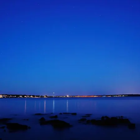 Boutique Style Eco-beachhouse, Private Jacuzzi 펜션