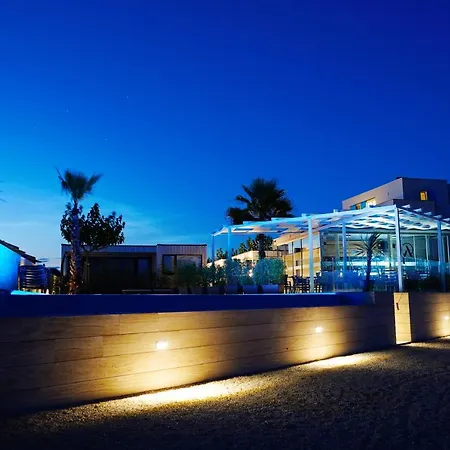 Boutique Style Eco-beachhouse, Private Jacuzzi Vakantiehuis *