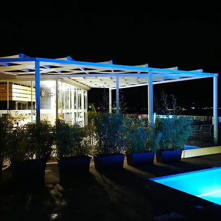 Boutique Style Eco-beachhouse, Private Jacuzzi Privlaka (Zadar)