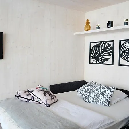 Boutique Style Eco-beachhouse, Private Jacuzzi Holiday home Privlaka (Zadar)