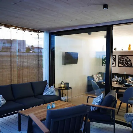 Boutique Style Eco-beachhouse, Private Jacuzzi *