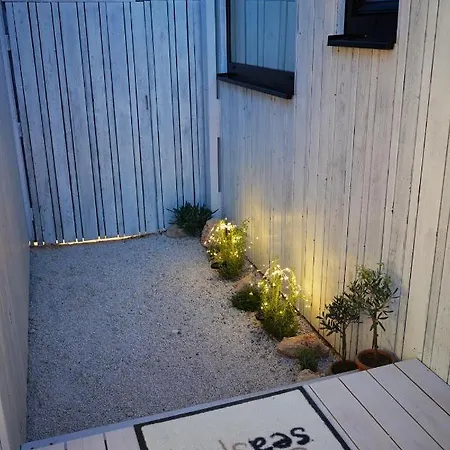 Boutique Style Eco-beachhouse, Private Jacuzzi Privlaka (Zadar)