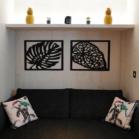 Boutique Style Eco-beachhouse, Private Jacuzzi Holiday home Privlaka (Zadar)