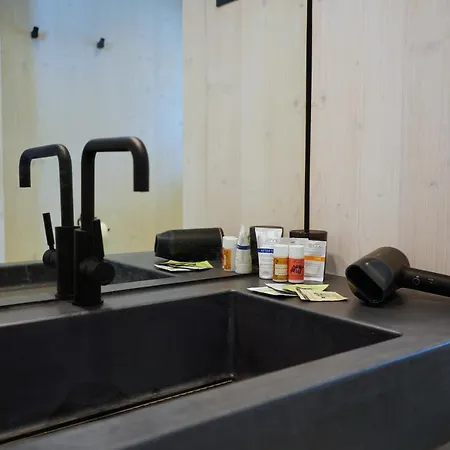Boutique Style Eco-beachhouse, Private Jacuzzi 프리블라카
