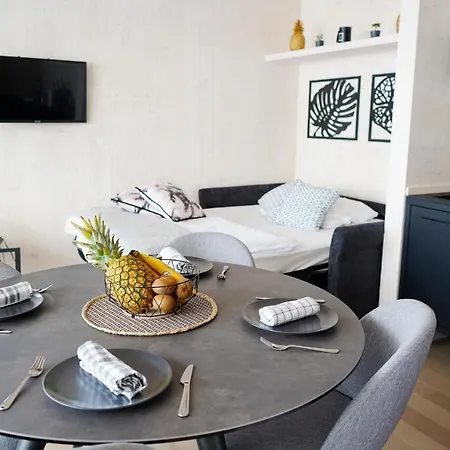 Boutique Style Eco-beachhouse, Private Jacuzzi Holiday home Privlaka (Zadar)