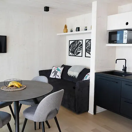 Boutique Style Eco-beachhouse, Private Jacuzzi 프리블라카