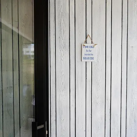 Boutique Style Eco-beachhouse, Private Jacuzzi 펜션 *