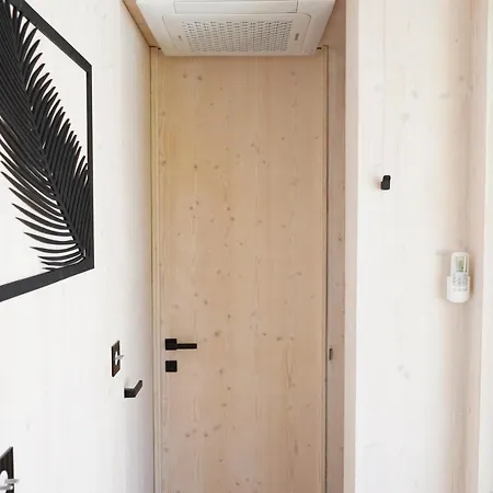 Boutique Style Eco-beachhouse, Private Jacuzzi Holiday home Privlaka (Zadar)