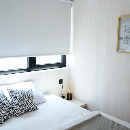 Boutique Style Eco-beachhouse, Private Jacuzzi 프리블라카