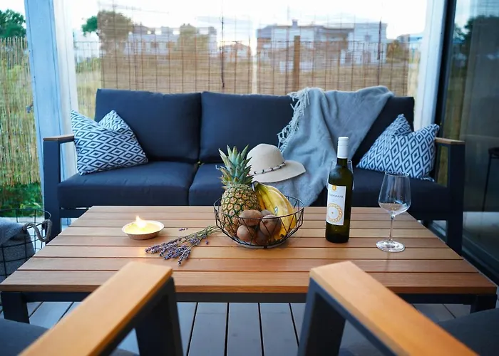 Boutique Style Eco-beachhouse, Private Jacuzzi Vikendica