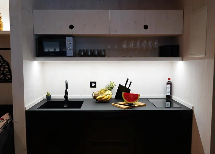 Boutique Style Eco-beachhouse, Private Jacuzzi Vikendica *