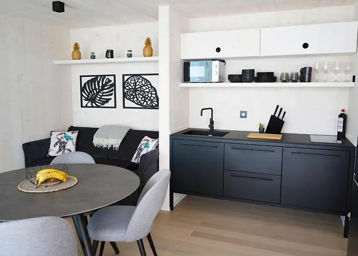 Дом отдыха Boutique Style Eco-beachhouse, Private Jacuzzi *