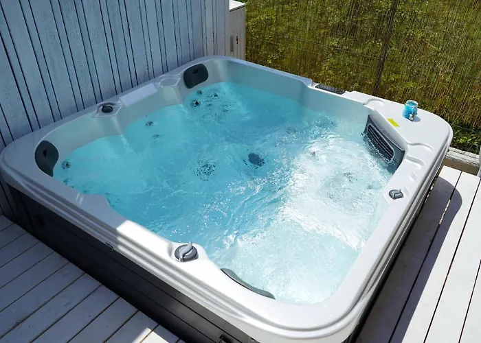 Дом отдыха Boutique Style Eco-beachhouse, Private Jacuzzi *