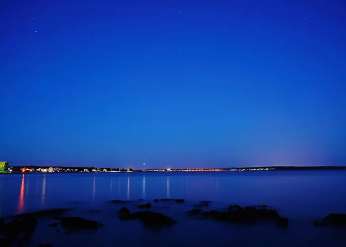 Boutique Style Eco-beachhouse, Private Jacuzzi Vikendica