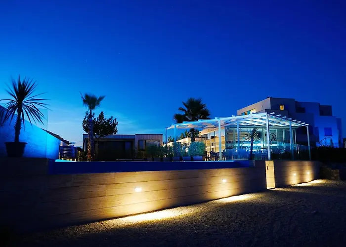 Boutique Style Eco-beachhouse, Private Jacuzzi Vikendica *