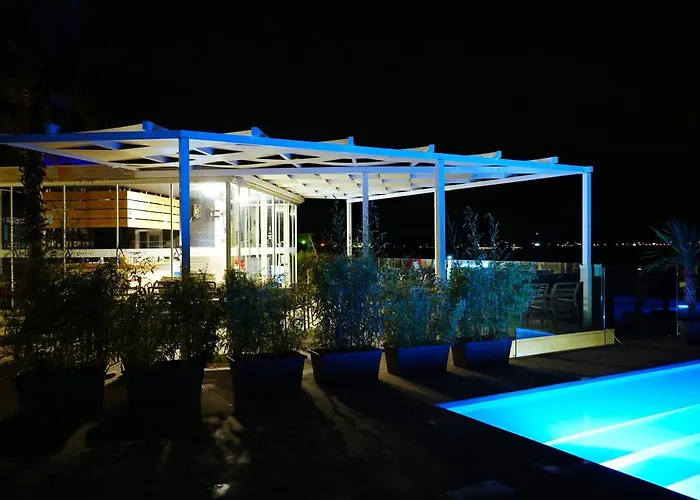 Boutique Style Eco-beachhouse, Private Jacuzzi Privlaka (Zadar)