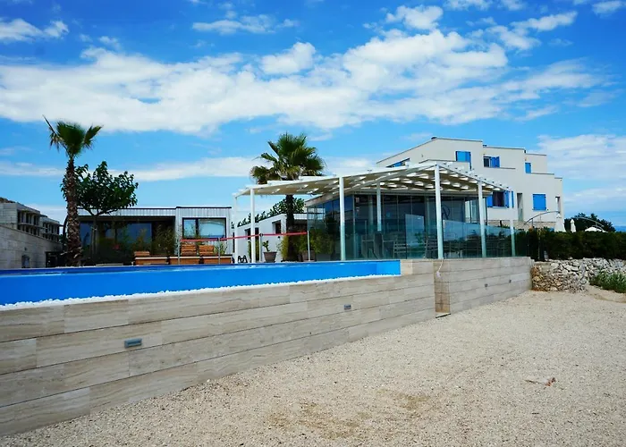 Boutique Style Eco-beachhouse, Private Jacuzzi Vikendica