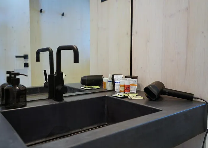 Boutique Style Eco-beachhouse, Private Jacuzzi Привлака