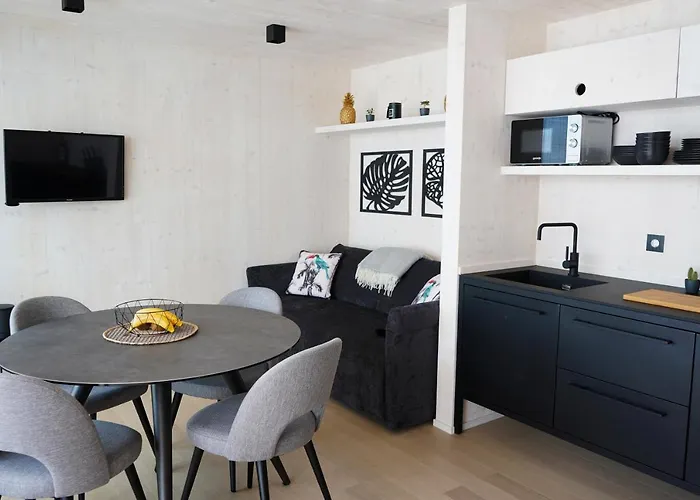 Boutique Style Eco-beachhouse, Private Jacuzzi Привлака