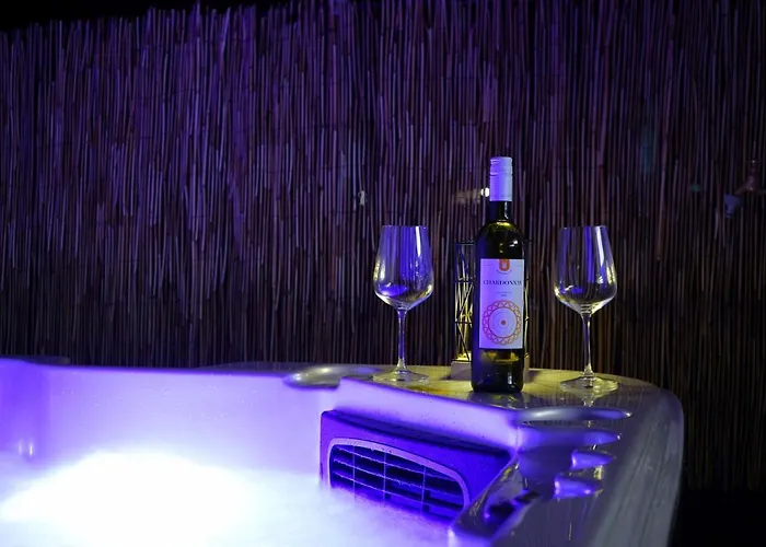 Дом отдыха Boutique Style Eco-beachhouse, Private Jacuzzi